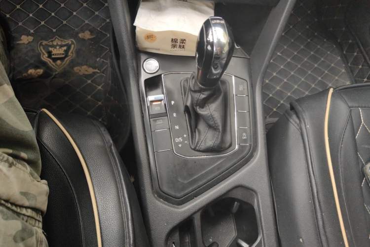 Used Volkswagen Tiguan L 2018 330TSI Automatic Two-Wheel Drive Luxury Edition Gear Lever