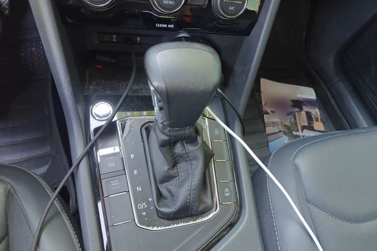 Used Volkswagen Tiguan L 2018 330TSI Automatic Two-Wheel Drive Luxury Edition Gear Lever