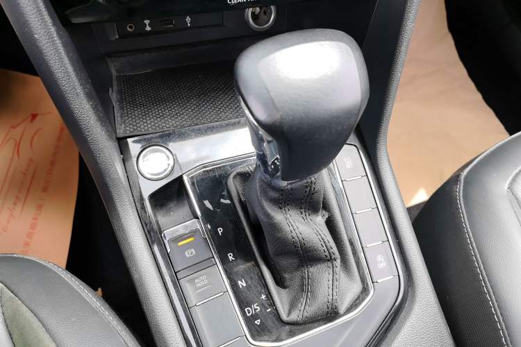 Used Volkswagen Tiguan L 2018 330TSI Automatic Two-Wheel Drive Luxury Edition Gear Lever
