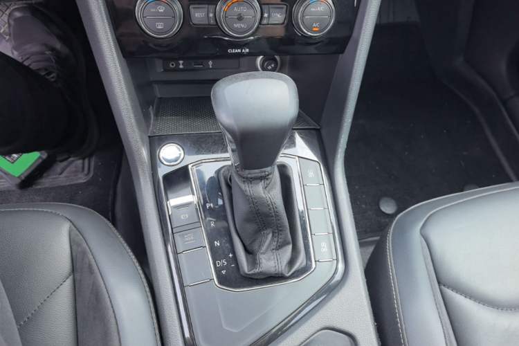 Used Volkswagen Tiguan L 2018 330TSI Automatic Two-Wheel Drive Luxury Edition Gear Lever