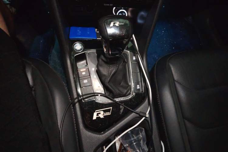 Used Volkswagen Tiguan L 2018 330TSI Automatic Two-Wheel Drive Luxury Edition Gear Lever