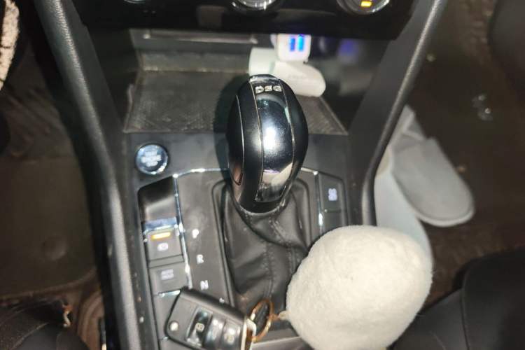 Used Volkswagen Tiguan L 2018 330TSI Automatic Two-Wheel Drive Luxury Edition Gear Lever