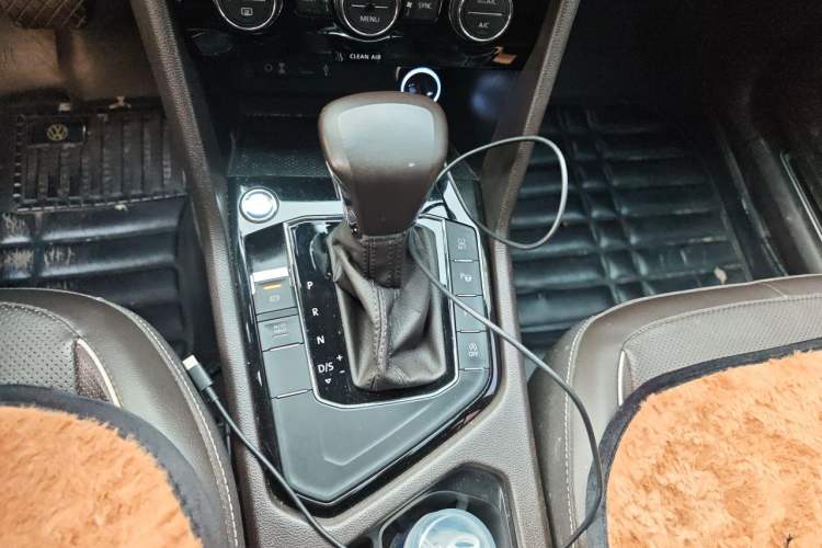 Used Volkswagen Tiguan L 2018 Revised 330TSI Automatic Two-Wheel Drive Flagship Edition Gear Lever