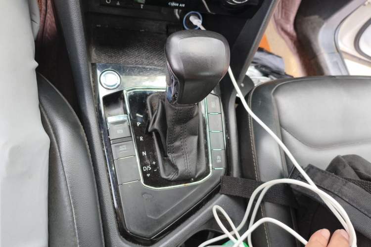 Used Volkswagen Tiguan L 2018 330TSI Automatic Two-Wheel Drive Luxury Edition Gear Lever