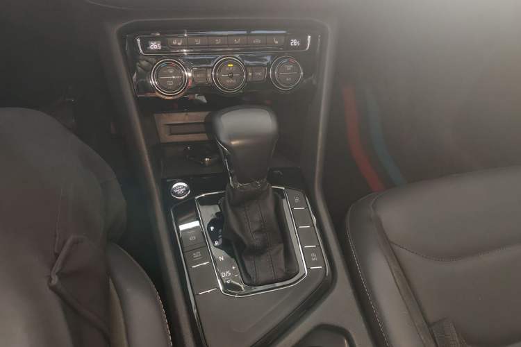 Used Volkswagen Tiguan L 2018 Facelift 330TSI Automatic Two-Wheel Drive Luxury Edition Gear Lever