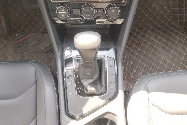 Used Volkswagen Tiguan L 2018 Facelift 330TSI Automatic Two-Wheel Drive Luxury Edition Gear Lever