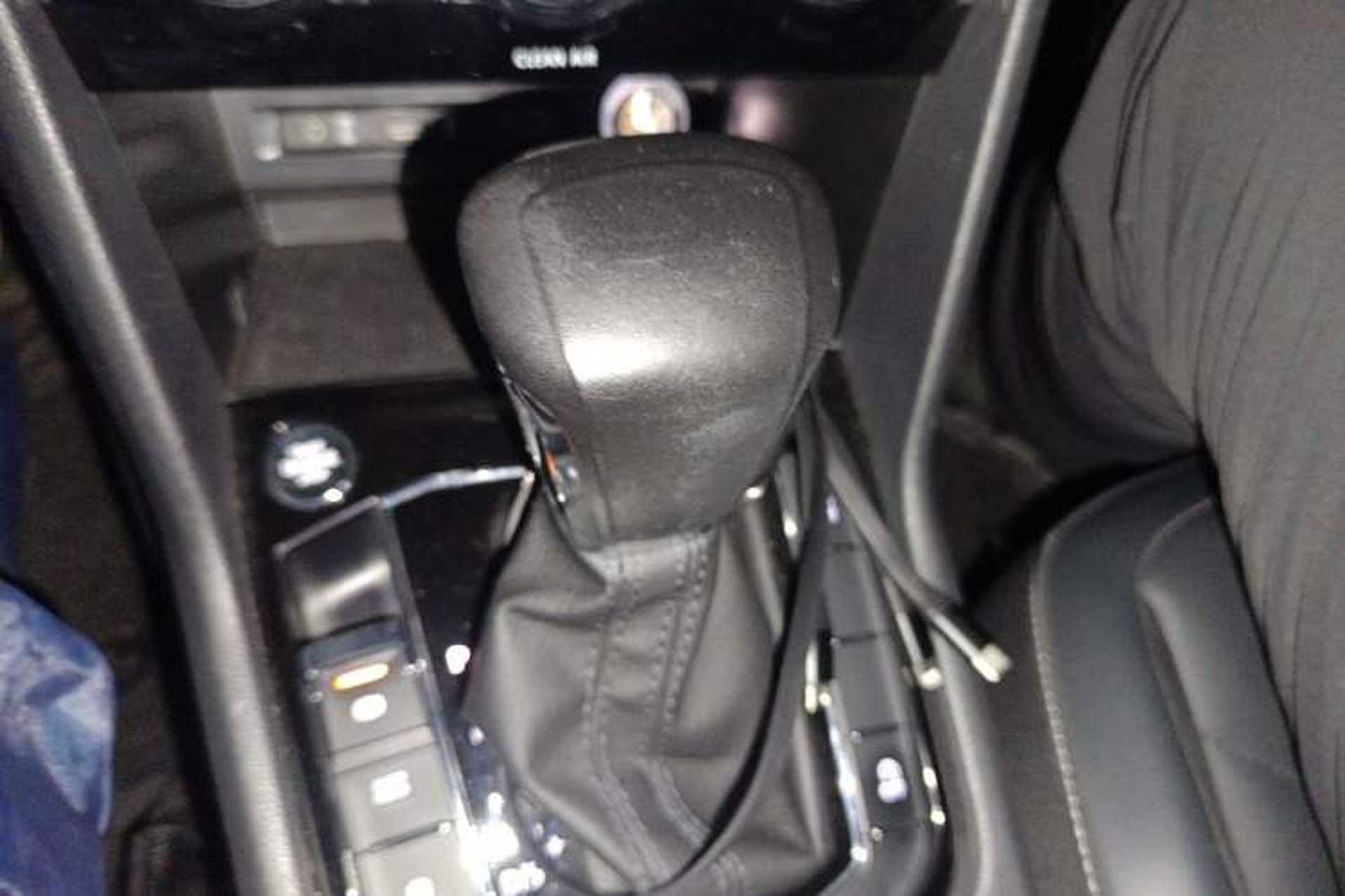 Used Volkswagen Tiguan L 2018 380TSI Automatic All-Wheel Drive Luxury Edition Gear Lever