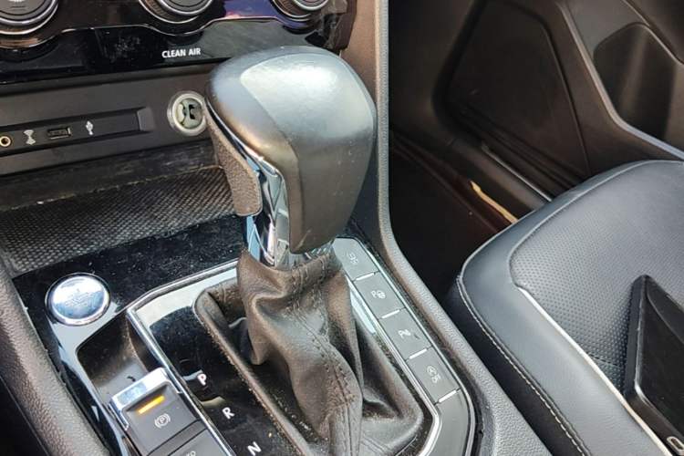 Used Volkswagen Tiguan L 2018 330TSI Automatic Two-Wheel Drive Flagship Edition Gear Lever