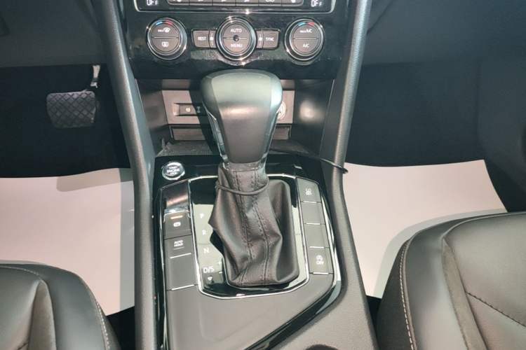 Used Volkswagen Tiguan L 2018 330TSI Automatic Two-Wheel Drive Luxury Edition Gear Lever