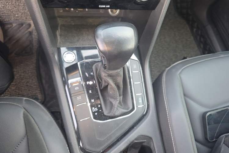 Used Volkswagen Tiguan L 2018 330TSI Automatic Two-Wheel Drive Luxury Edition Gear Lever