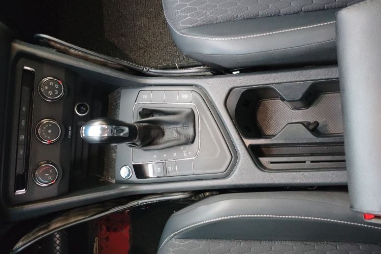 Used Volkswagen Tiguan L 2018 330TSI Automatic Two-Wheel Drive Luxury Edition Gear Lever