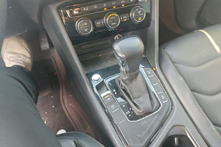 Used Volkswagen Tiguan L 2018 Facelift 330TSI Automatic Two-Wheel Drive Luxury Edition Gear Lever
