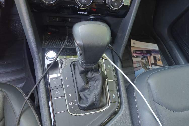 Used Volkswagen Tiguan L 2018 330TSI Automatic Two-Wheel Drive Luxury Edition Gear Lever