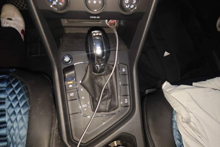 Used Volkswagen Tiguan L 2018 330TSI Automatic Two-Wheel Drive Luxury Edition Gear Lever