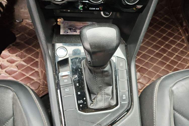 Used Volkswagen Tiguan L 2018 Facelift 330TSI Automatic Two-Wheel Drive Luxury Edition Gear Lever