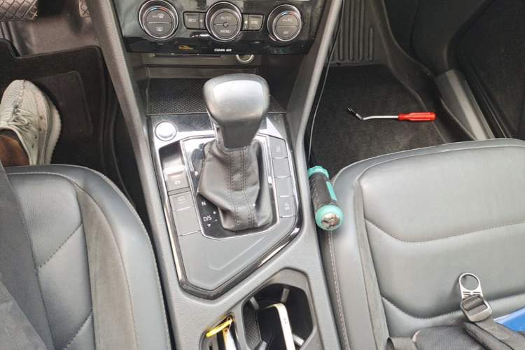 Used Volkswagen Tiguan L 2018 330TSI Automatic Two-Wheel Drive Luxury Edition Gear Lever
