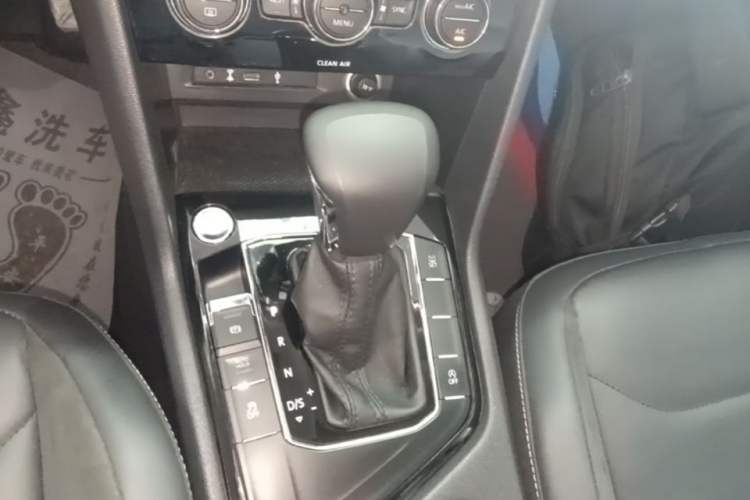 Used Volkswagen Tiguan L 2018 380TSI Automatic All-Wheel Drive Luxury Edition Gear Lever