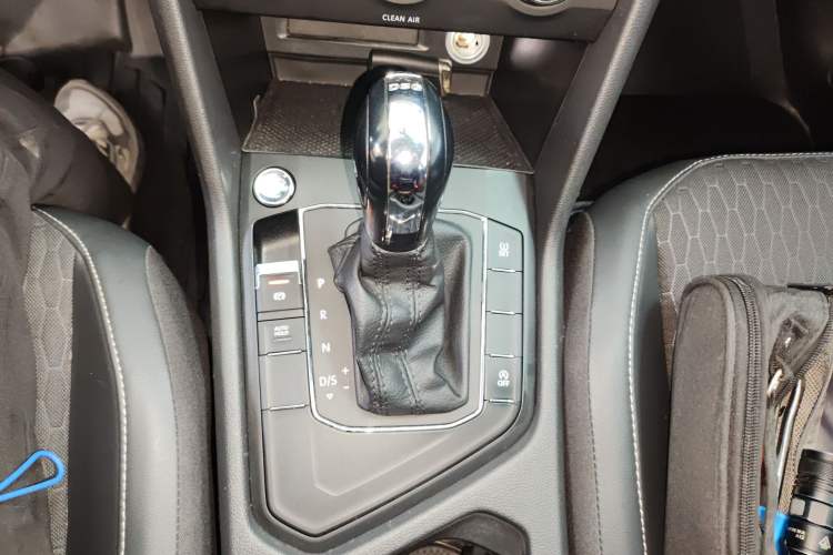 Used Volkswagen Tiguan L 2018 330TSI Automatic Two-Wheel Drive Luxury Edition Gear Lever