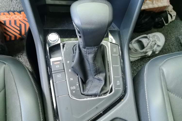 Used Volkswagen Tiguan L 2018 Facelift 330TSI Automatic Two-Wheel Drive Luxury Edition Gear Lever