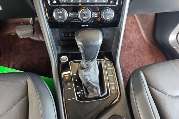 Used Volkswagen Tiguan L 2018 330TSI Automatic Two-Wheel Drive Luxury Edition Gear Lever