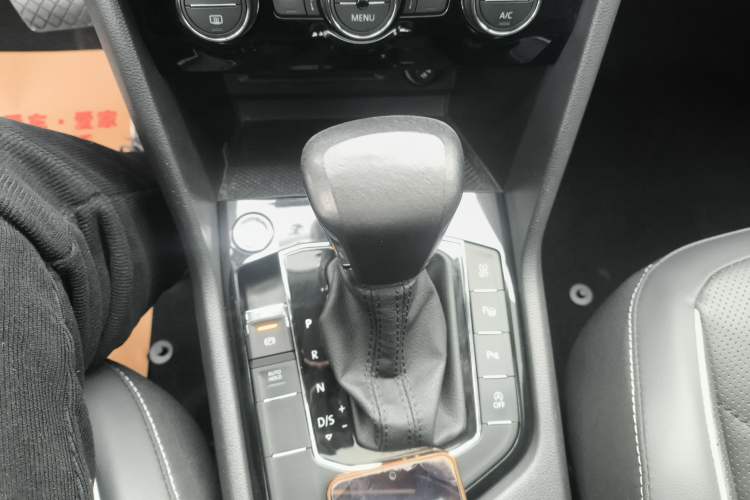Used Volkswagen Tiguan L 2018 Revised 330TSI Automatic Two-Wheel Drive Flagship Edition Gear Lever