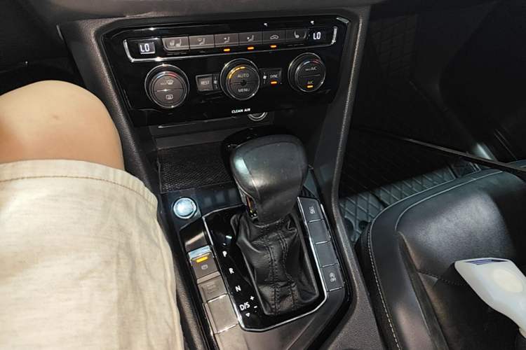 Used Volkswagen Tiguan L 2018 330TSI Automatic Two-Wheel Drive Luxury Edition Gear Lever