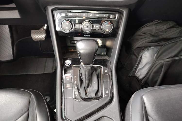 Used Volkswagen Tiguan L 2018 330TSI Automatic Two-Wheel Drive Luxury Edition Gear Lever