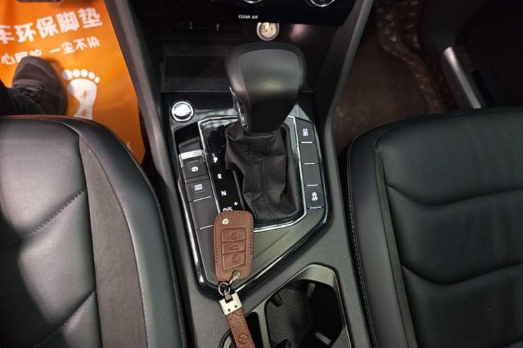Used Volkswagen Tiguan L 2018 330TSI Automatic Two-Wheel Drive Luxury Edition Gear Lever