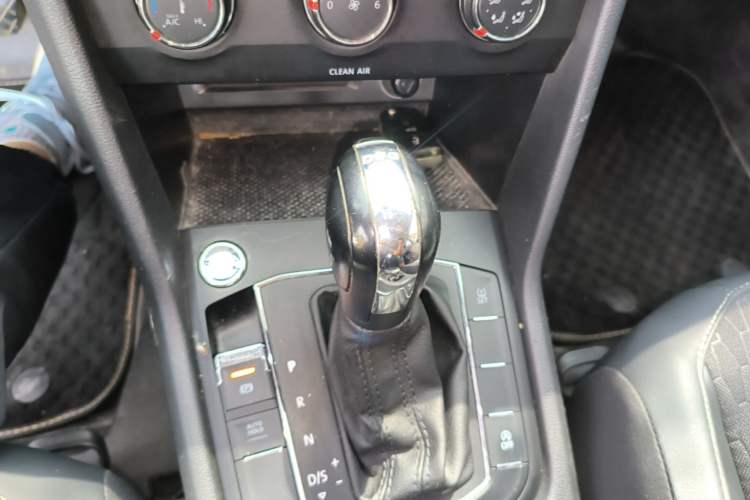 Used Volkswagen Tiguan L 2018 330TSI Automatic Two-Wheel Drive Luxury Edition Gear Lever