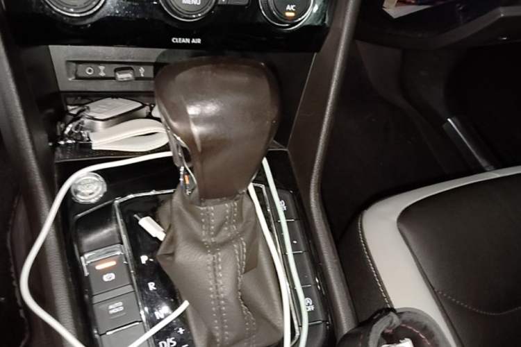 Used Volkswagen Tiguan L 2018 330TSI Automatic Two-Wheel Drive Luxury Edition Gear Lever