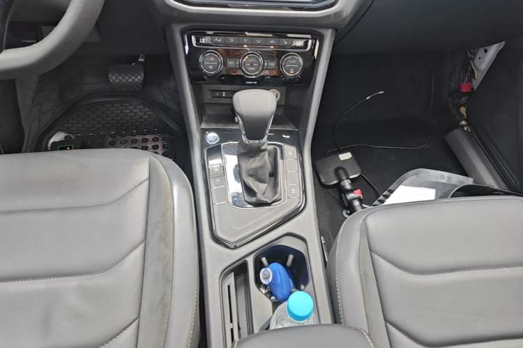 Used Volkswagen Tiguan L 2018 330TSI Automatic Two-Wheel Drive Luxury Edition Gear Lever
