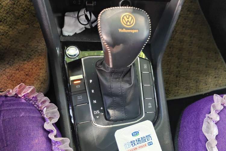 Used Volkswagen Tiguan L 2018 330TSI Automatic Two-Wheel Drive Luxury Edition Gear Lever