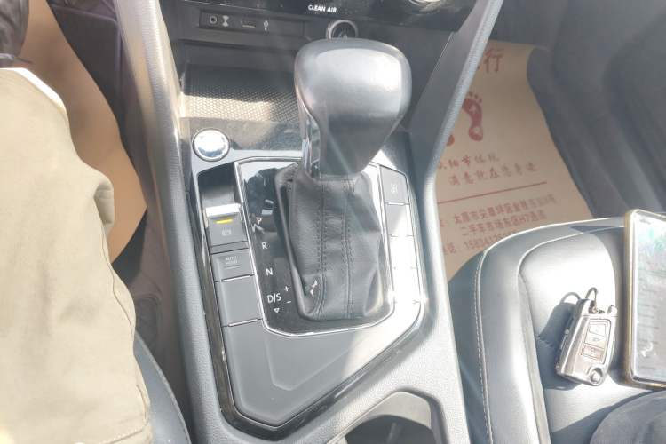Used Volkswagen Tiguan L 2018 330TSI Automatic Two-Wheel Drive Luxury Edition Gear Lever