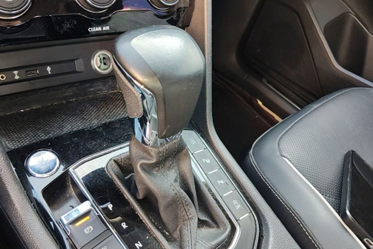 Used Volkswagen Tiguan L 2018 330TSI Automatic Two-Wheel Drive Flagship Edition Gear Lever