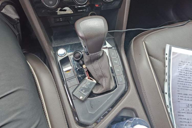 Used Volkswagen Tiguan L 2018 Revised 330TSI Automatic Two-Wheel Drive Flagship Edition Gear Lever