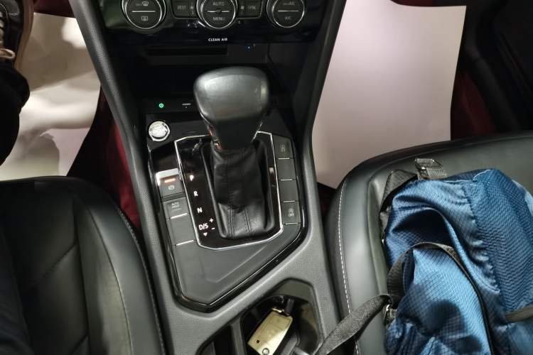 Used Volkswagen Tiguan L 2018 330TSI Automatic Two-Wheel Drive Luxury Edition Gear Lever
