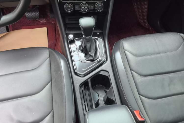 Used Volkswagen Tiguan L 2018 Facelift 330TSI Automatic Two-Wheel Drive Luxury Edition Gear Lever