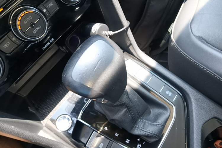 Used Volkswagen Tiguan L 2018 330TSI Automatic Two-Wheel Drive Luxury Edition Gear Lever