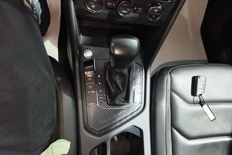 Used Volkswagen Tiguan L 2018 280TSI Automatic Two-Wheel Drive Comfort Edition Gear Lever