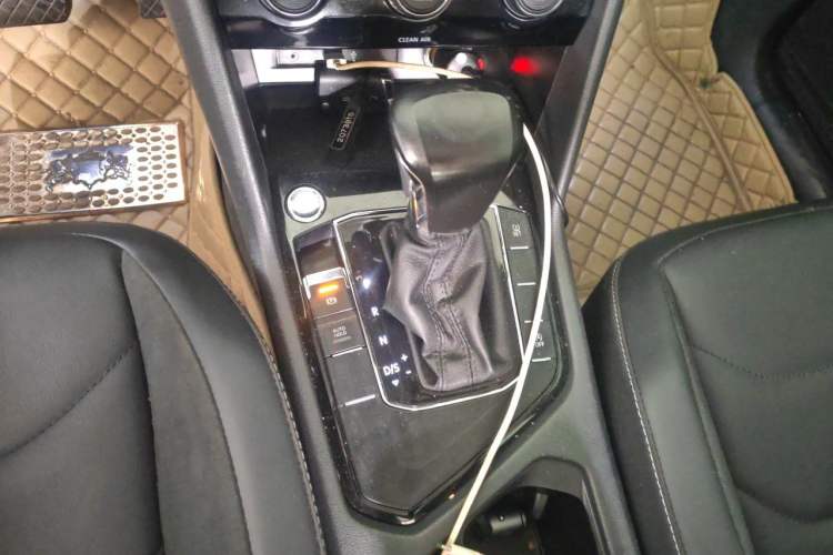 Used Volkswagen Tiguan L 2018 330TSI Automatic Two-Wheel Drive Luxury Edition Gear Lever
