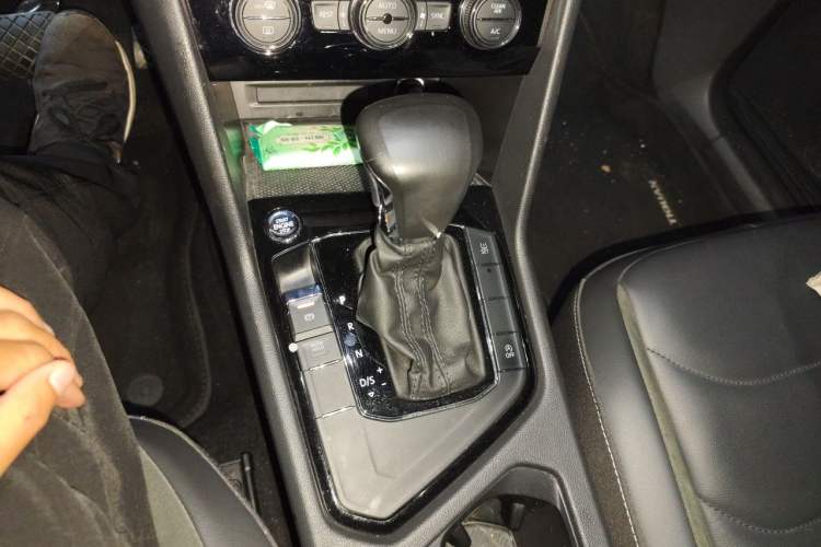 Used Volkswagen Tiguan L 2018 Facelift 330TSI Automatic Two-Wheel Drive Luxury Edition Gear Lever