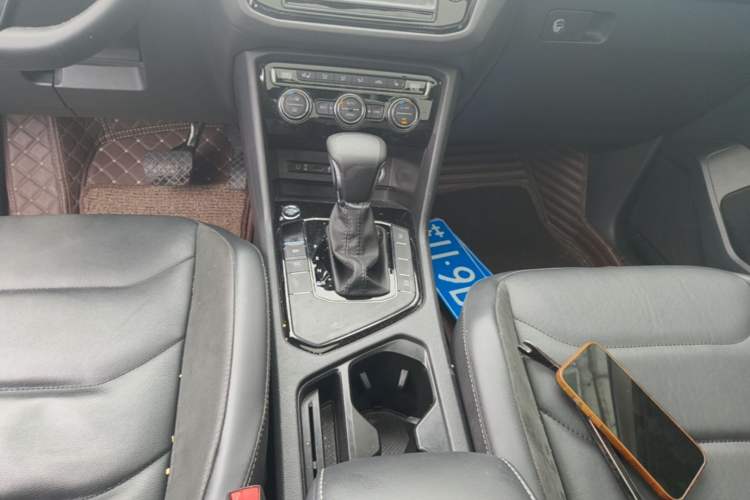Used Volkswagen Tiguan L 2018 330TSI Automatic Two-Wheel Drive Luxury Edition Gear Lever