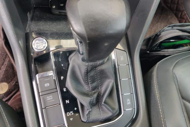 Used Volkswagen Tiguan L 2018 330TSI Automatic Two-Wheel Drive Luxury Edition Gear Lever