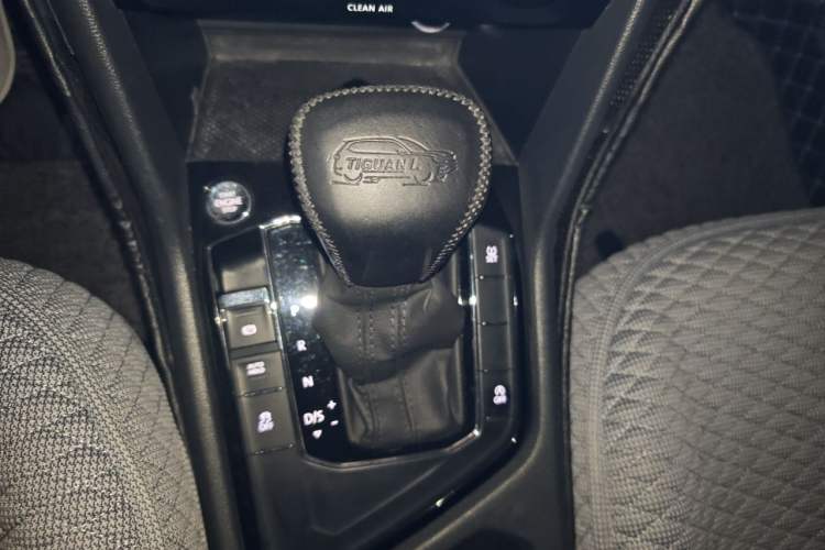 Used Volkswagen Tiguan L 2018 380TSI Automatic All-Wheel Drive Luxury Edition Gear Lever