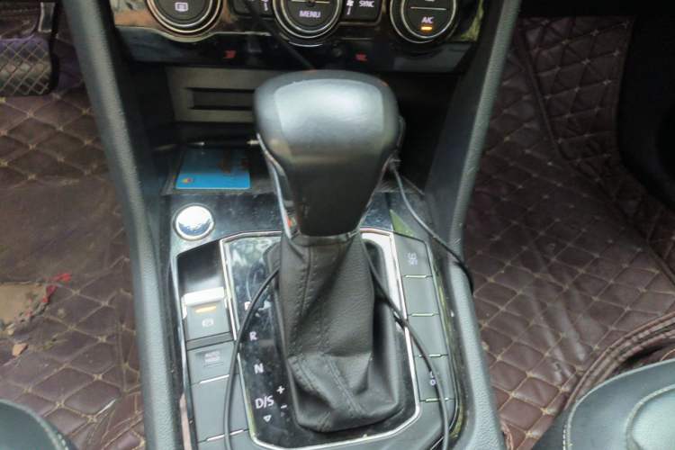 Used Volkswagen Tiguan L 2018 280TSI Automatic Two-Wheel Drive Comfort Edition Gear Lever
