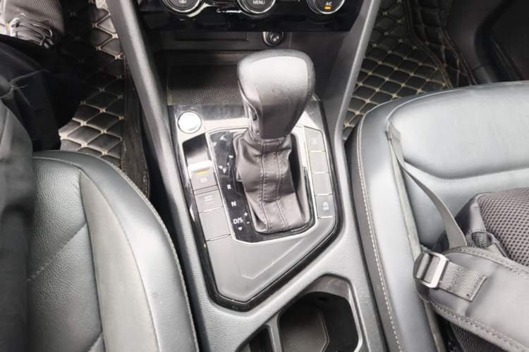 Used Volkswagen Tiguan L 2018 Facelift 330TSI Automatic Two-Wheel Drive Luxury Edition Gear Lever