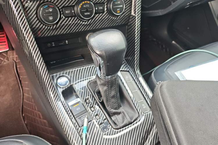 Used Volkswagen Tiguan L 2018 330TSI Automatic Two-Wheel Drive Comfort Edition Gear Lever