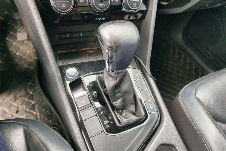 Used Volkswagen Tiguan L 2018 330TSI Automatic Two-Wheel Drive Luxury Edition Gear Lever