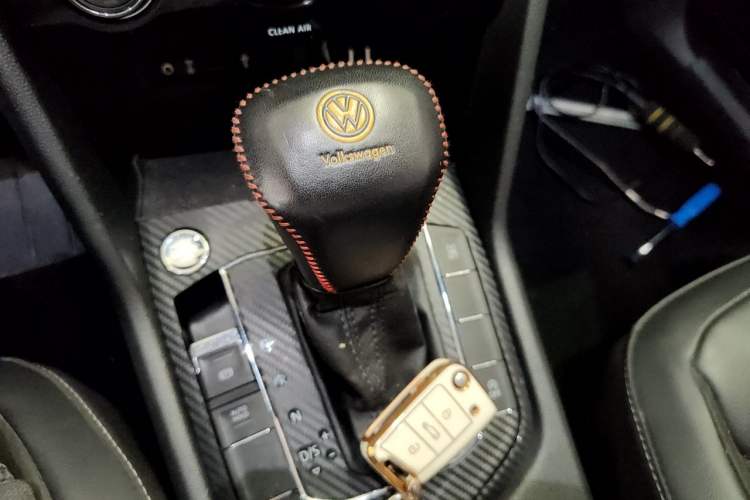 Used Volkswagen Tiguan L 2018 330TSI Automatic Two-Wheel Drive Luxury Edition Gear Lever