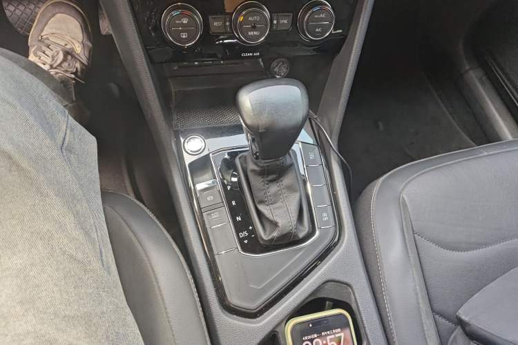 Used Volkswagen Tiguan L 2018 330TSI Automatic Two-Wheel Drive Luxury Edition Gear Lever